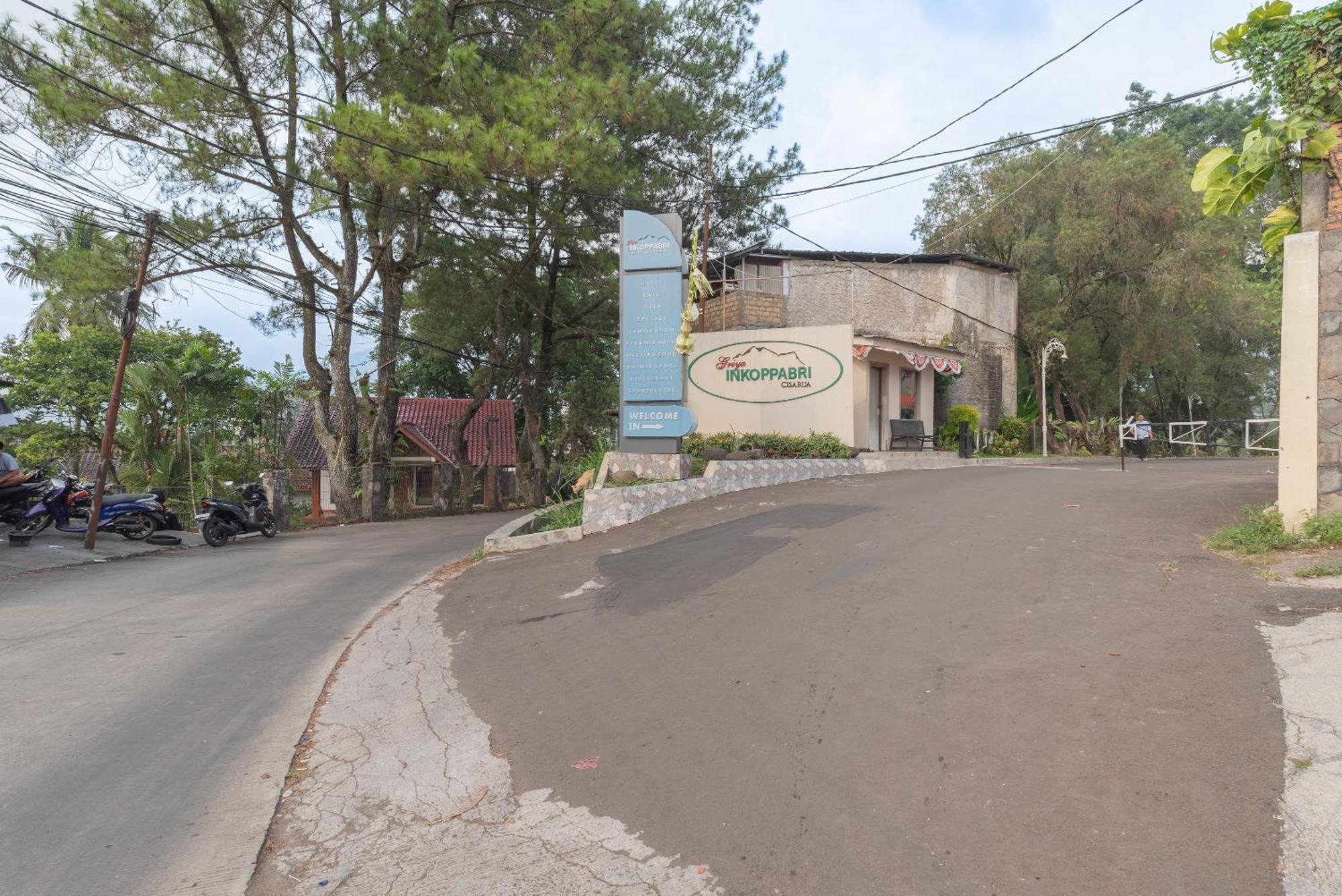 Urbanview Hotel Inkoppabri Cisarua Puncak Exterior photo